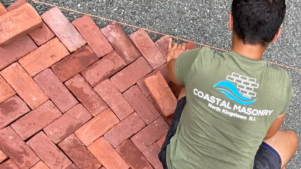 Coastal Masonry skilled tradesman laying traditional clay bricks